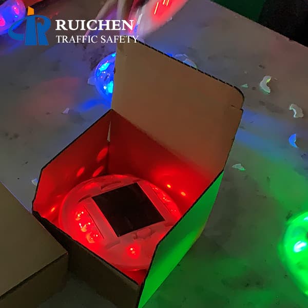 Red 360 Degree Ruichen Solar Road Stud In Japan